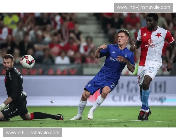 绝境与重生的欧战史诗：当普夫迪夫火车头撞上托特纳姆热刺，不只是足球，更是命运的博弈