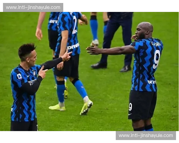 红蓝对决，绿茵史诗：曼联与国米的千年恩怨情仇