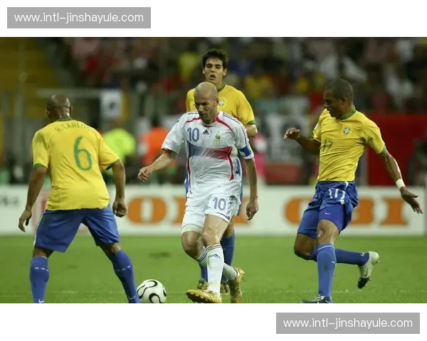 齐达内的一夜，雷霆万钧：2006年世界杯巴西vs法国的永恒记忆